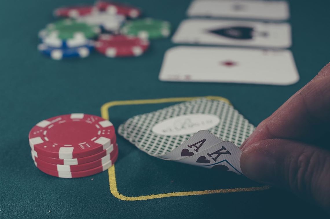 Hallituksen Lukeminen: Texas Hold’Emin Yhteisökorttien Analysointi