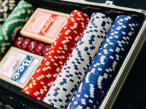 Psyykkinen Joustavuus: Pokeri Palautuu Takaiskuista Ja Huonoista Lyönteistä