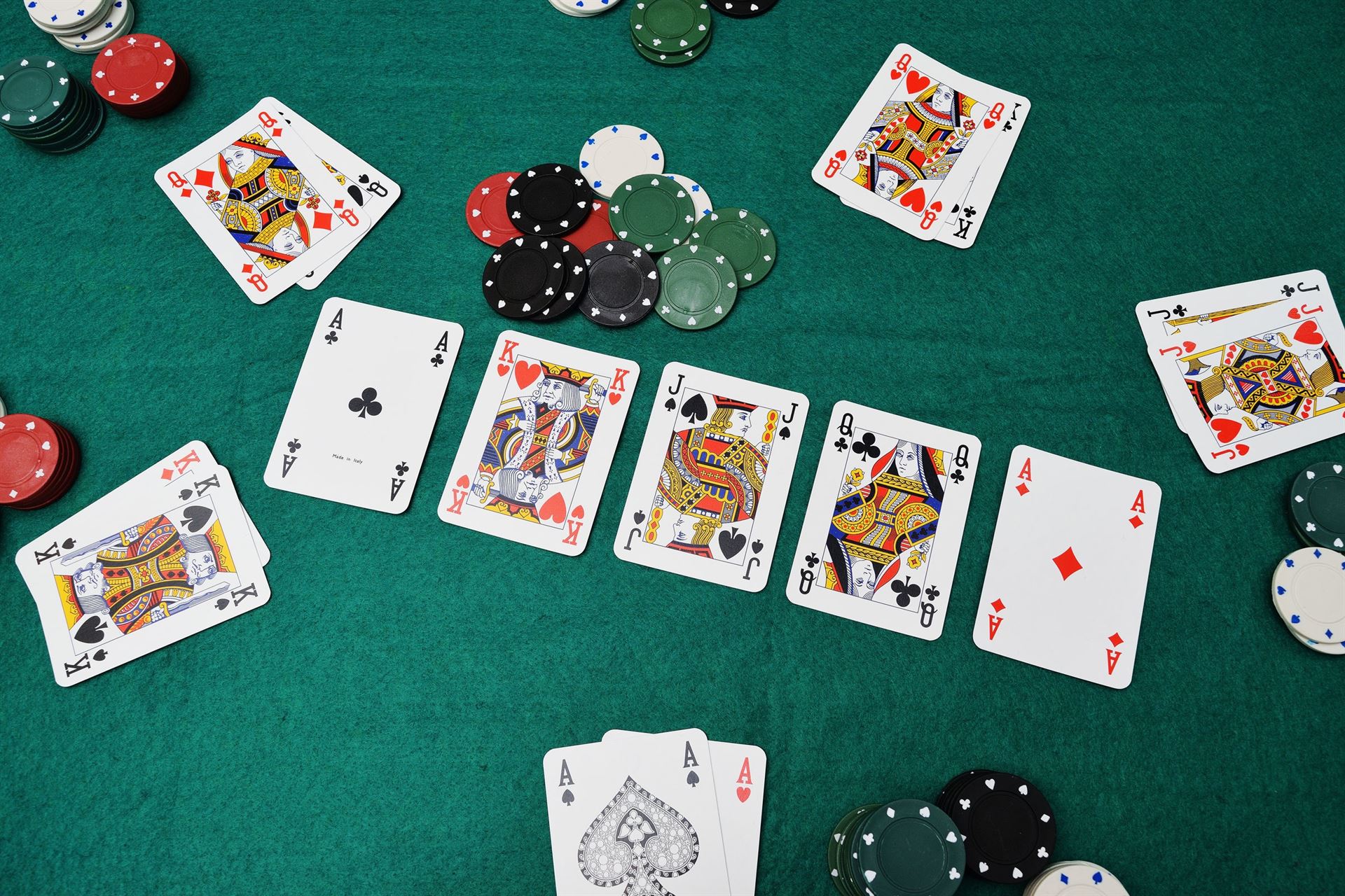 Raha On Merkitystä: Sirujen, Käteisvarojen Ja Tapahtumien Käsittely Live -Pokerissa
