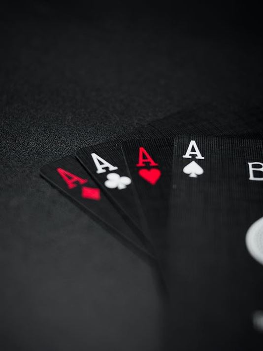 Viileän Pitäminen: Tunteiden Hallinta Ja Kallistus Live -Pokerissa