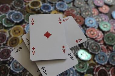 Avoimen Kasvojen Kiinalaisen Pokerin Taikuus: Säännöt, Strategiat Ja Vinkit